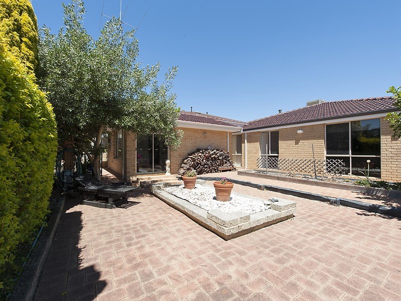 11 McGuiness Drive, Leeming WA 6149
