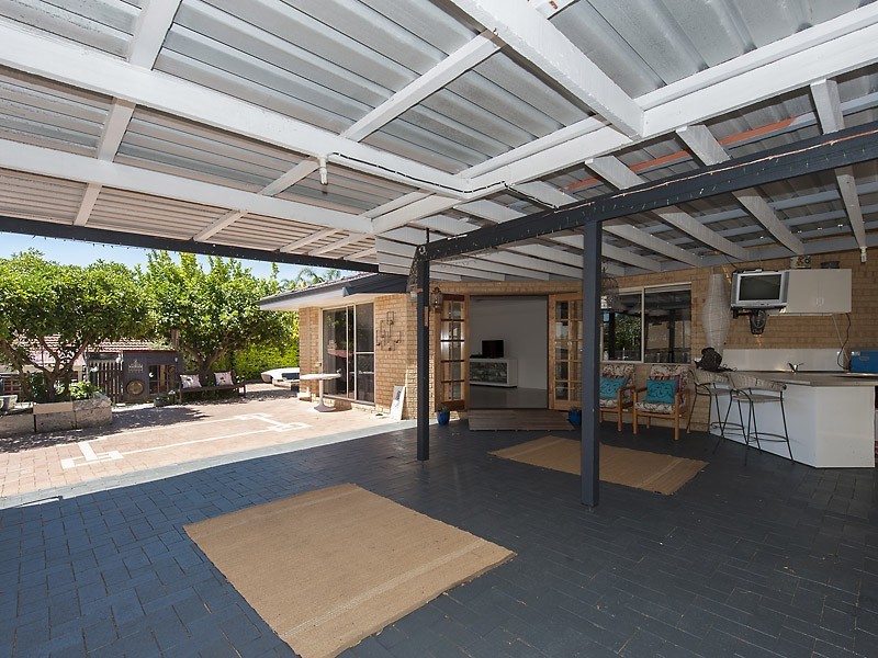 11 McGuiness Drive, Leeming WA 6149