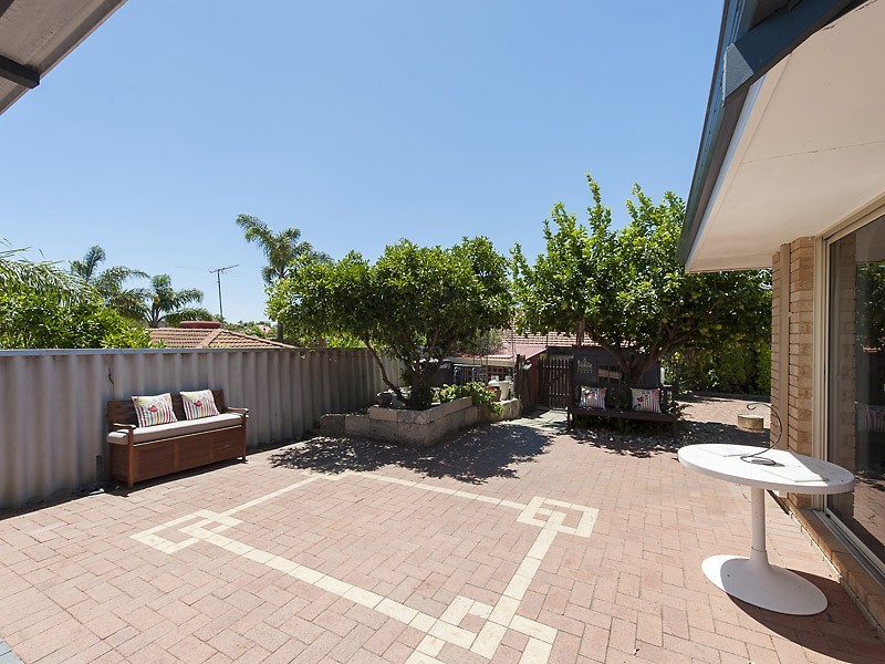 11 McGuiness Drive, Leeming WA 6149