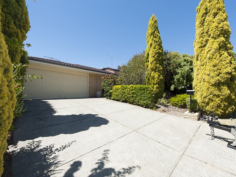 11 McGuiness Drive, Leeming WA 6149