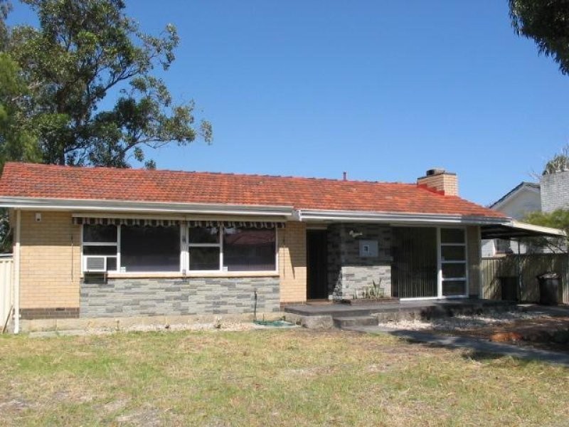 10 Coops Avenue, Thornlie WA 6108