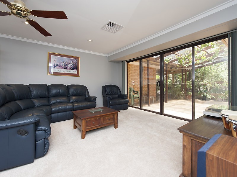 92 Aulberry Parade, Leeming WA 6149