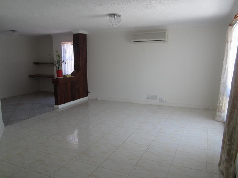 4 Irwin Street, Leeming WA 6149