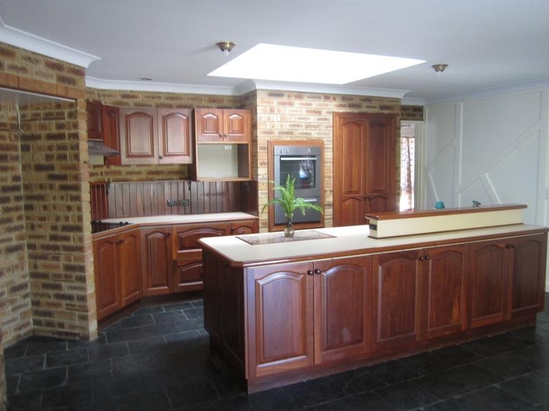 4 Irwin Street, Leeming WA 6149