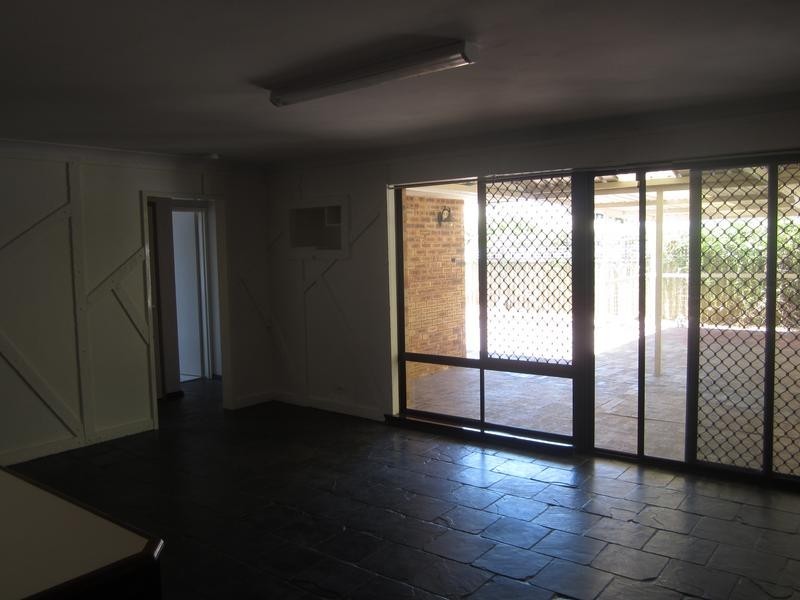 4 Irwin Street, Leeming WA 6149