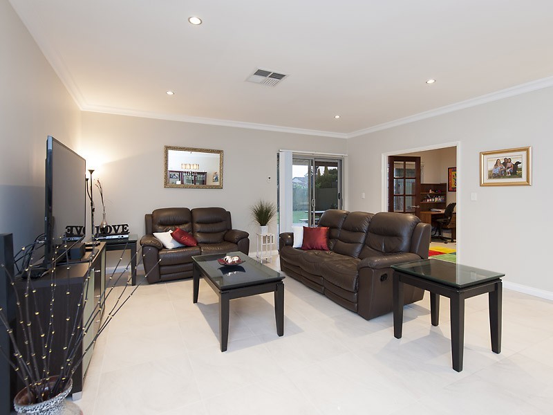 11 London Way, Bateman WA 6150