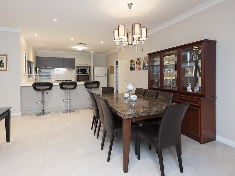 11 London Way, Bateman WA 6150