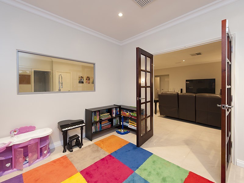 11 London Way, Bateman WA 6150