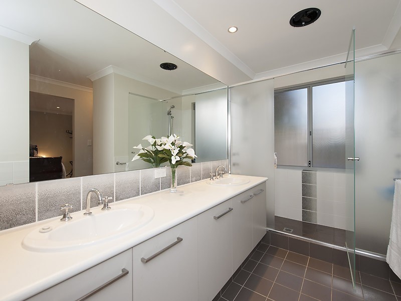 11 London Way, Bateman WA 6150