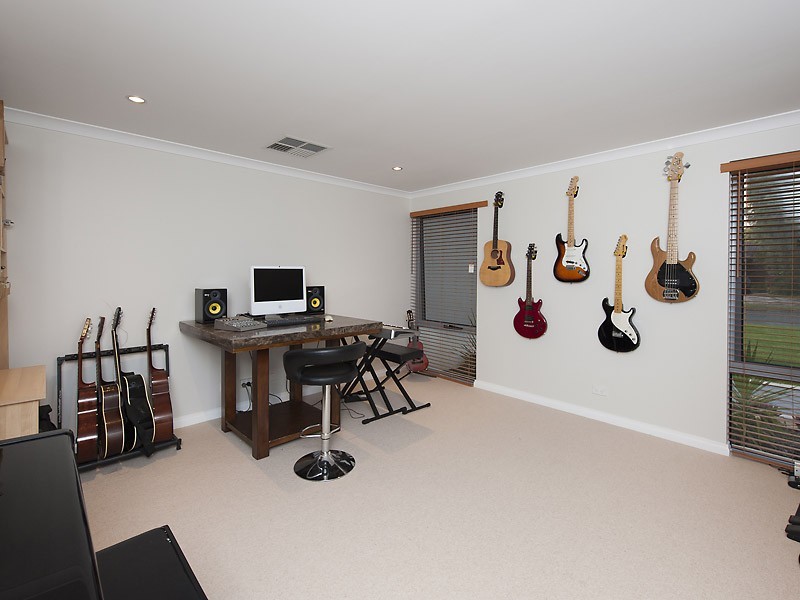 11 London Way, Bateman WA 6150