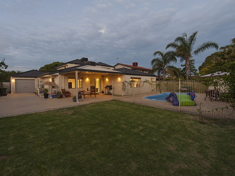 11 London Way, Bateman WA 6150