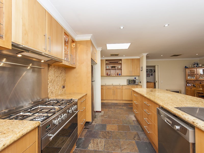 9 Grady Close, Leeming WA 6149