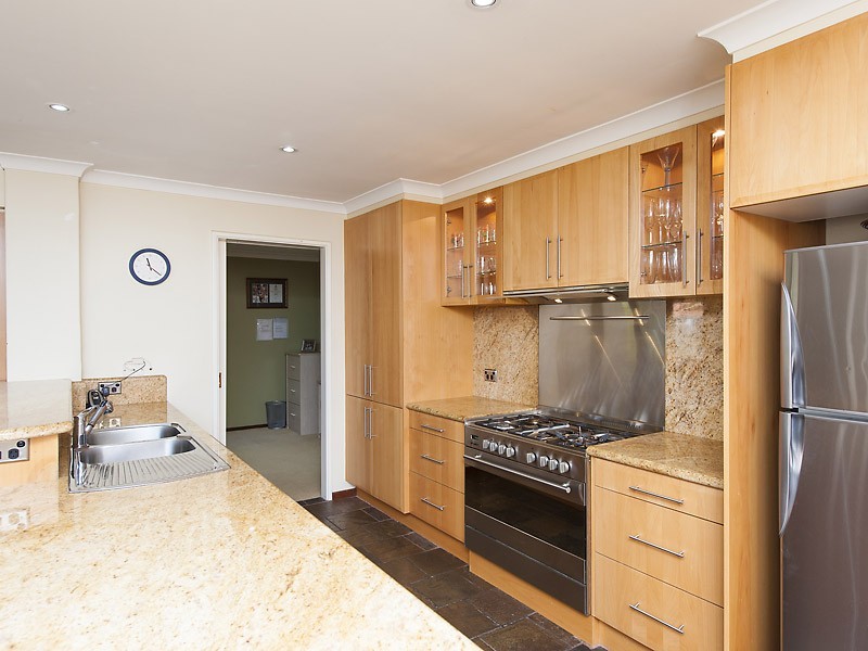 9 Grady Close, Leeming WA 6149