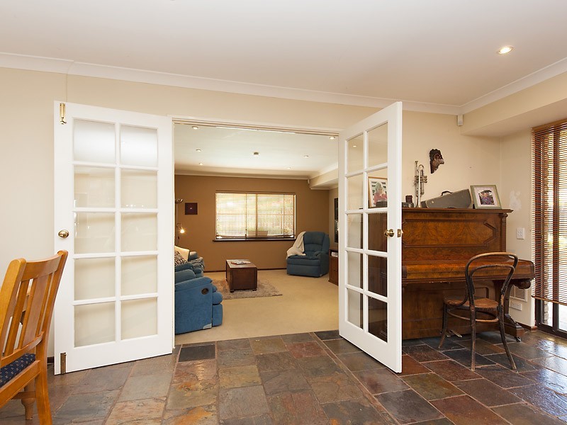 9 Grady Close, Leeming WA 6149