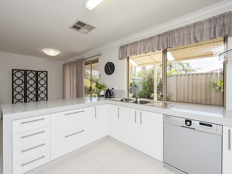 1 Chartwell Place, Leeming WA 6149