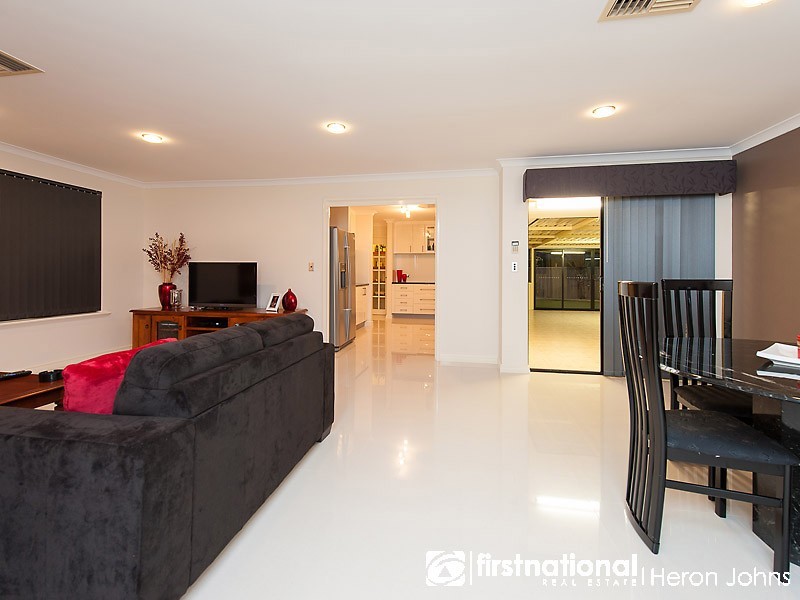 2 Arrowgrass Road, Canning Vale WA 6155