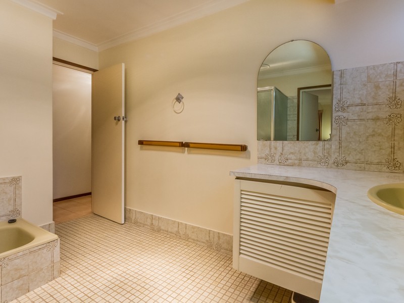 2 Albatross Pass, Willetton WA 6155