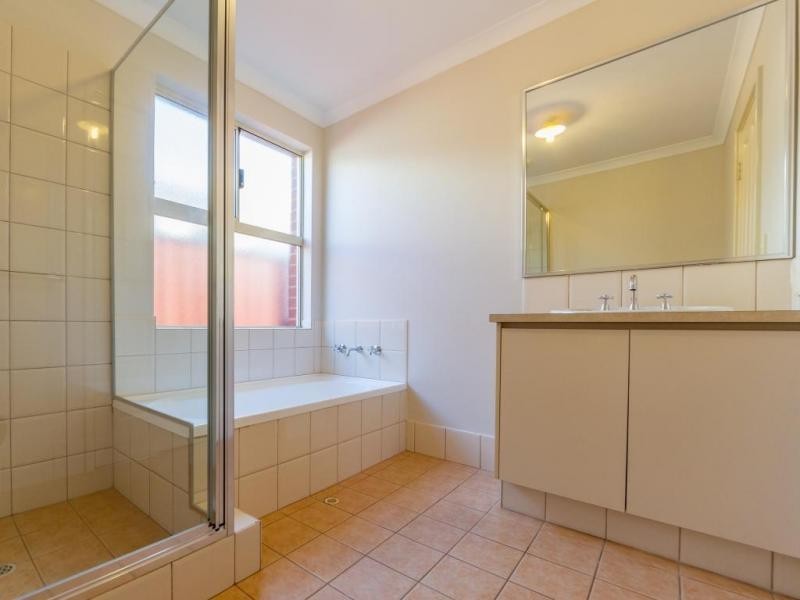 8A Sarah Close, Canning Vale WA 6155