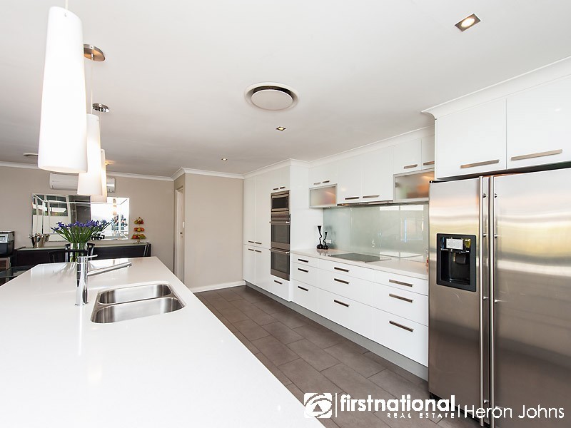 9 Kershaw Gardens, Leeming WA 6149