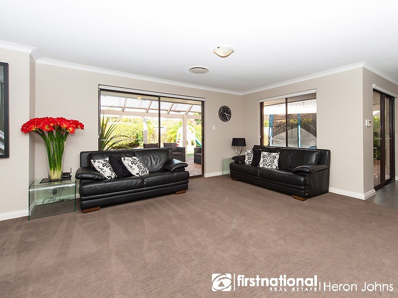 9 Kershaw Gardens, Leeming WA 6149