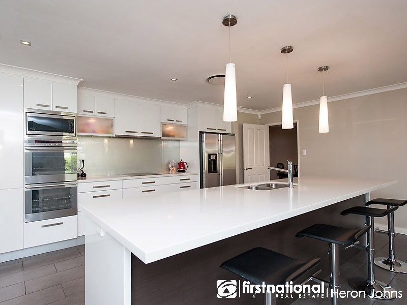 9 Kershaw Gardens, Leeming WA 6149