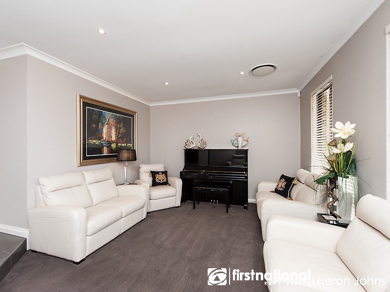 9 Kershaw Gardens, Leeming WA 6149