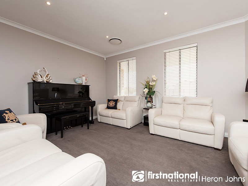 9 Kershaw Gardens, Leeming WA 6149