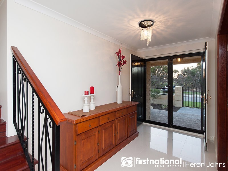 2 Arrowgrass Road, Canning Vale WA 6155