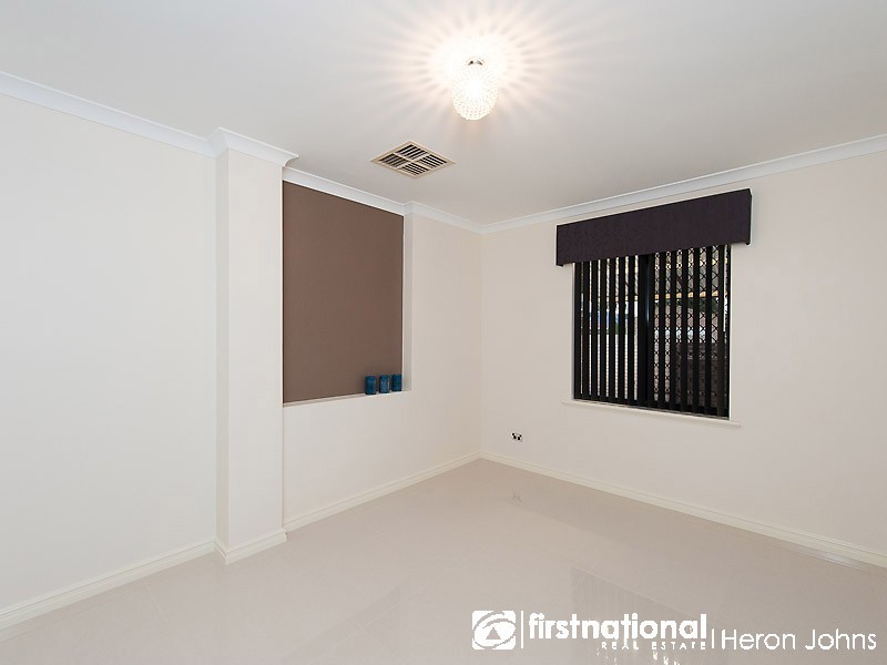 2 Arrowgrass Road, Canning Vale WA 6155