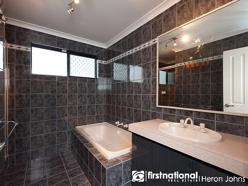 2 Arrowgrass Road, Canning Vale WA 6155