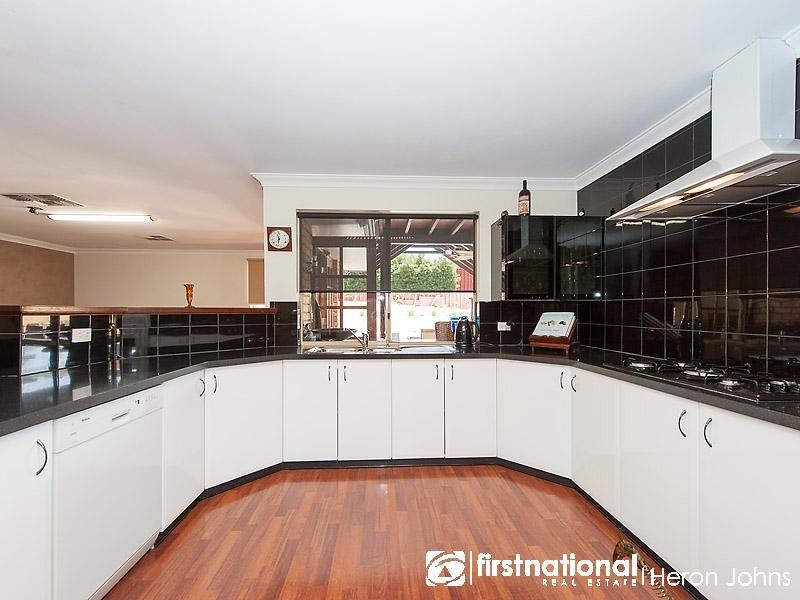 25 Devenish Way, Leeming WA 6149