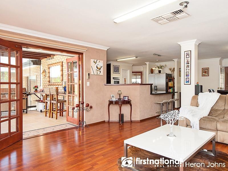 25 Devenish Way, Leeming WA 6149