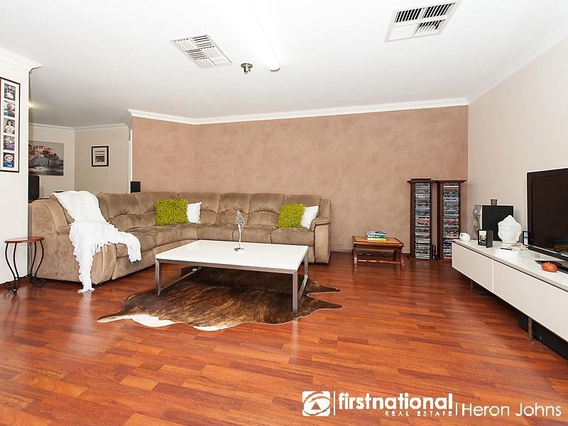 25 Devenish Way, Leeming WA 6149