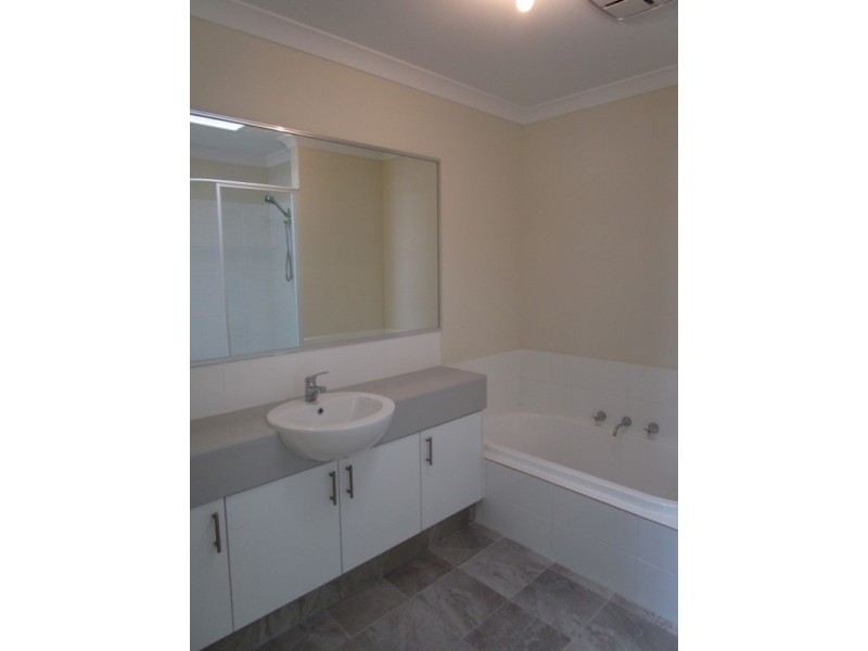 18 Shimmer Street, Wellard WA 6170