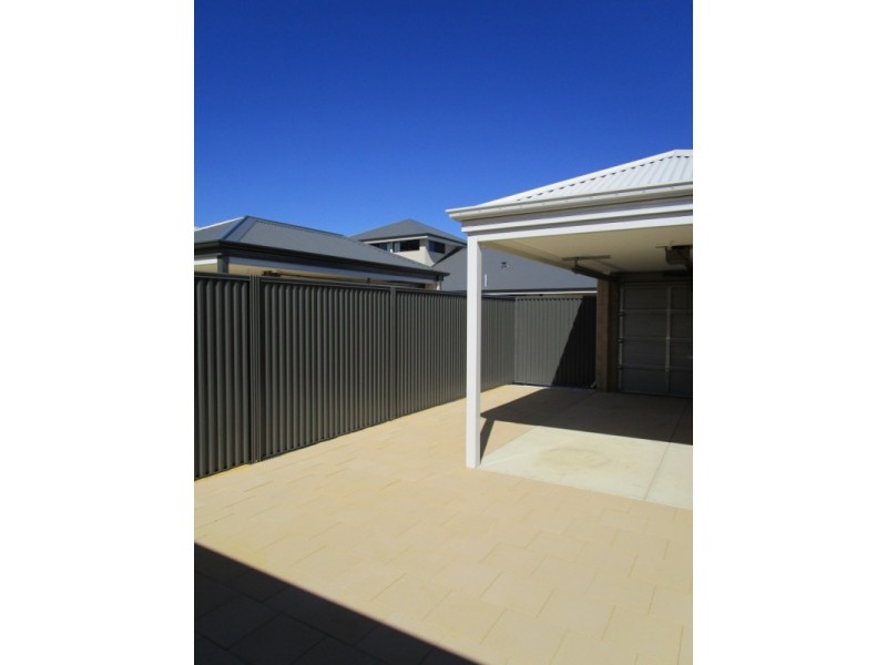 18 Shimmer Street, Wellard WA 6170