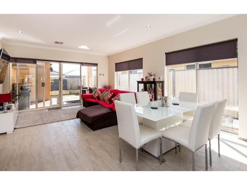 16 Montpellier Way, Piara Waters WA 6112