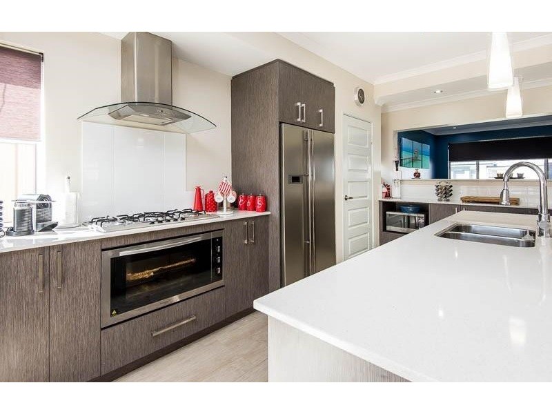 16 Montpellier Way, Piara Waters WA 6112