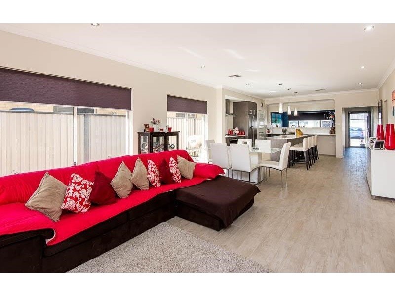 16 Montpellier Way, Piara Waters WA 6112