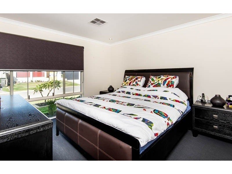 16 Montpellier Way, Piara Waters WA 6112