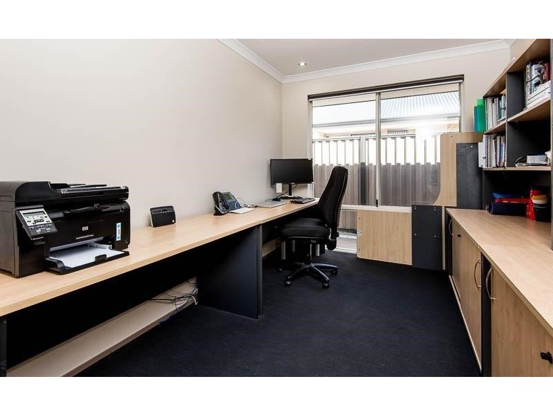 16 Montpellier Way, Piara Waters WA 6112