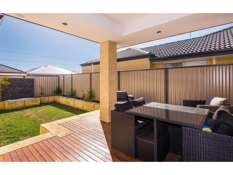 16 Montpellier Way, Piara Waters WA 6112