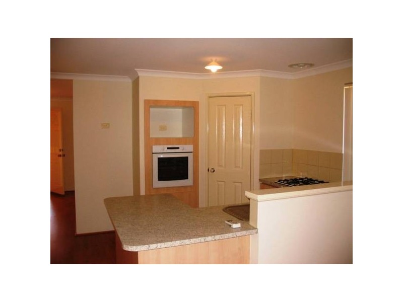 8A Sarah close, Canning Vale WA 6155