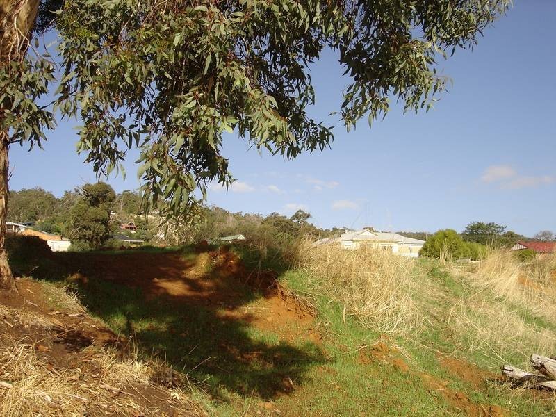 13 Billing Place, Mount Richon WA 6112