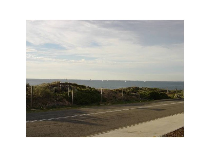 18/35B Halls Head Parade, Halls Head WA 6210