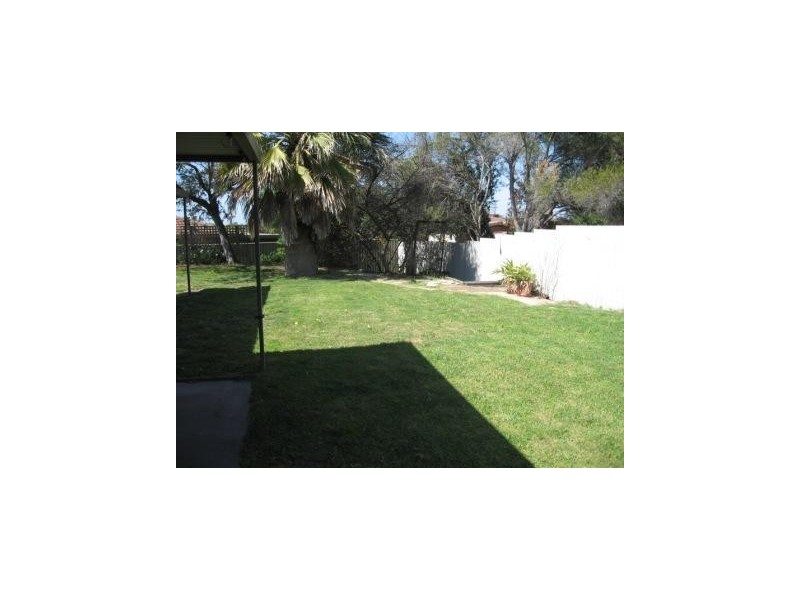 20 Blackthorne Crescent, South Lake WA 6164