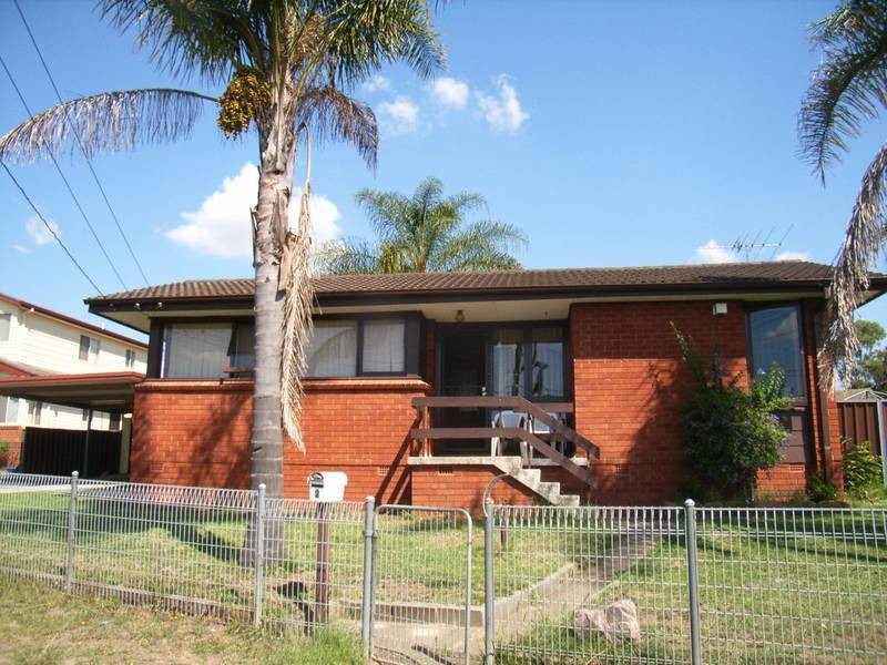 2 WEBB PLACE, Blackett NSW 2770