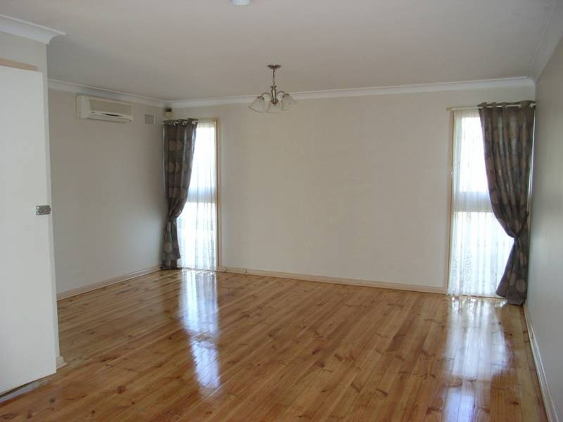 8 Crawley St, Hebersham NSW 2770