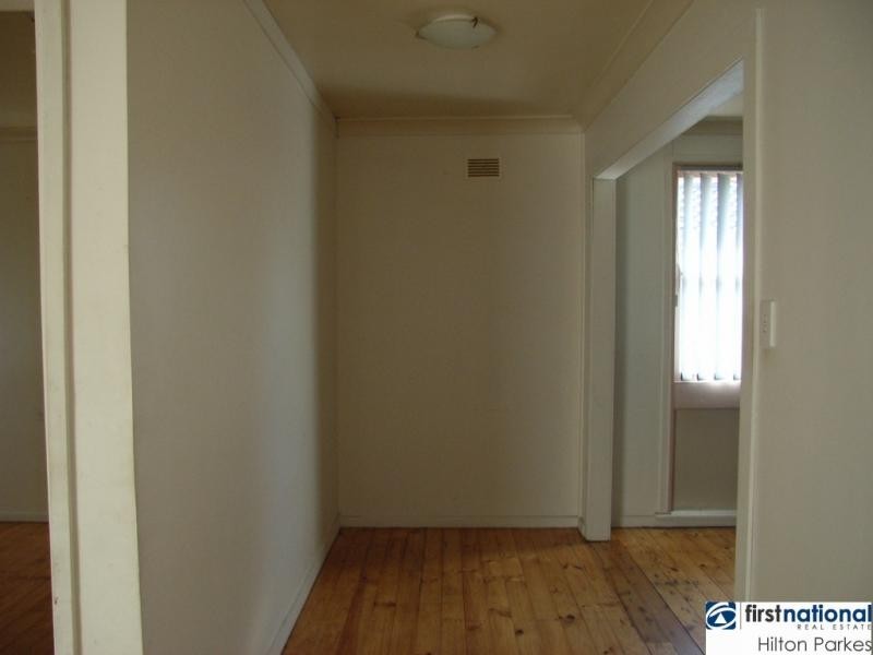 25 Taranaki Ave, Lethbridge Park NSW 2770