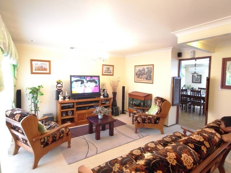 5 Barossa Close, St Clair NSW 2759