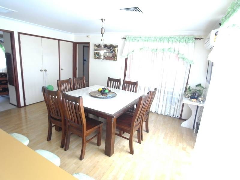 5 Barossa Close, St Clair NSW 2759